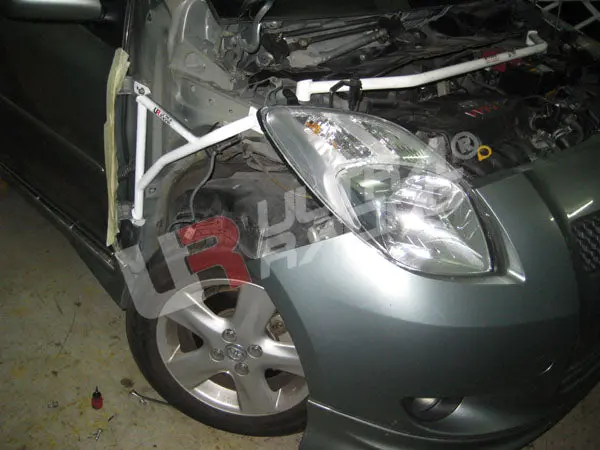 Toyota Yaris Hb 05+ Ultraracing 3-Point Fender Brackets 1