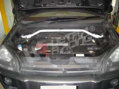 Hyundai Tucson 05-09 Ultraracing Front Upper Strutbar 1