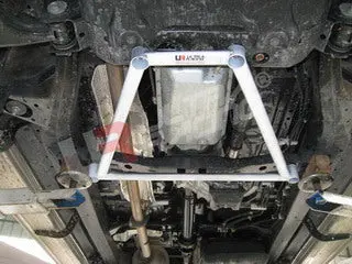 Toyota Hilux Vigo 05+ Ultraracing 4-Point Front H-Brace 825 1