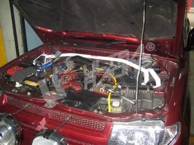 Mitsubishi Pajero Io 98+ Ultraracing Front Upper Strutbar 1