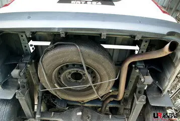 Toyota Hiace/H200 04+ Ultraracing 2-Point Rear Torsion Bar 1