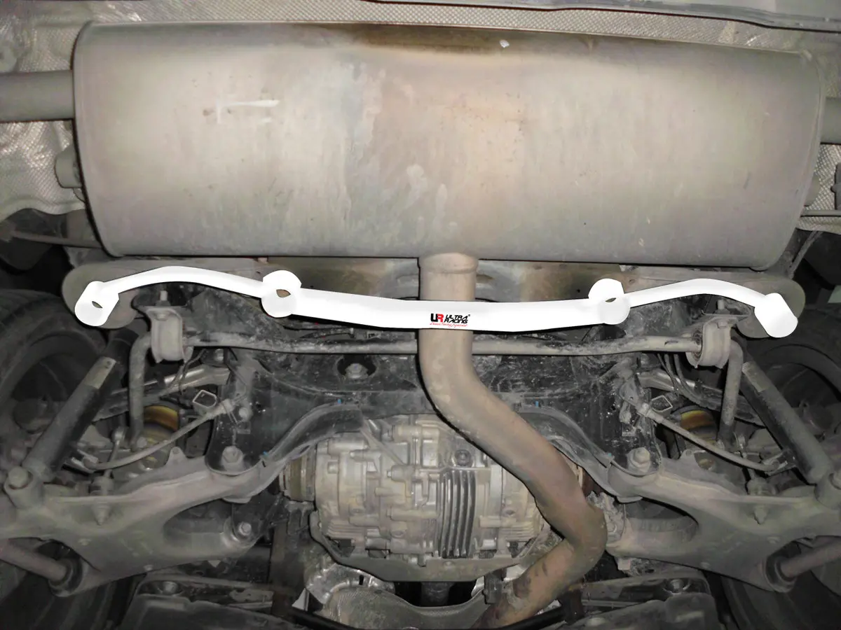 Bmw X6 E71 08+ Ultraracing 4-Point Rear Lower Brace 1