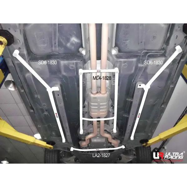 Cadillac Cts 3.6 07+ Ultraracing 2X 3-Point Side Lower Bars 1