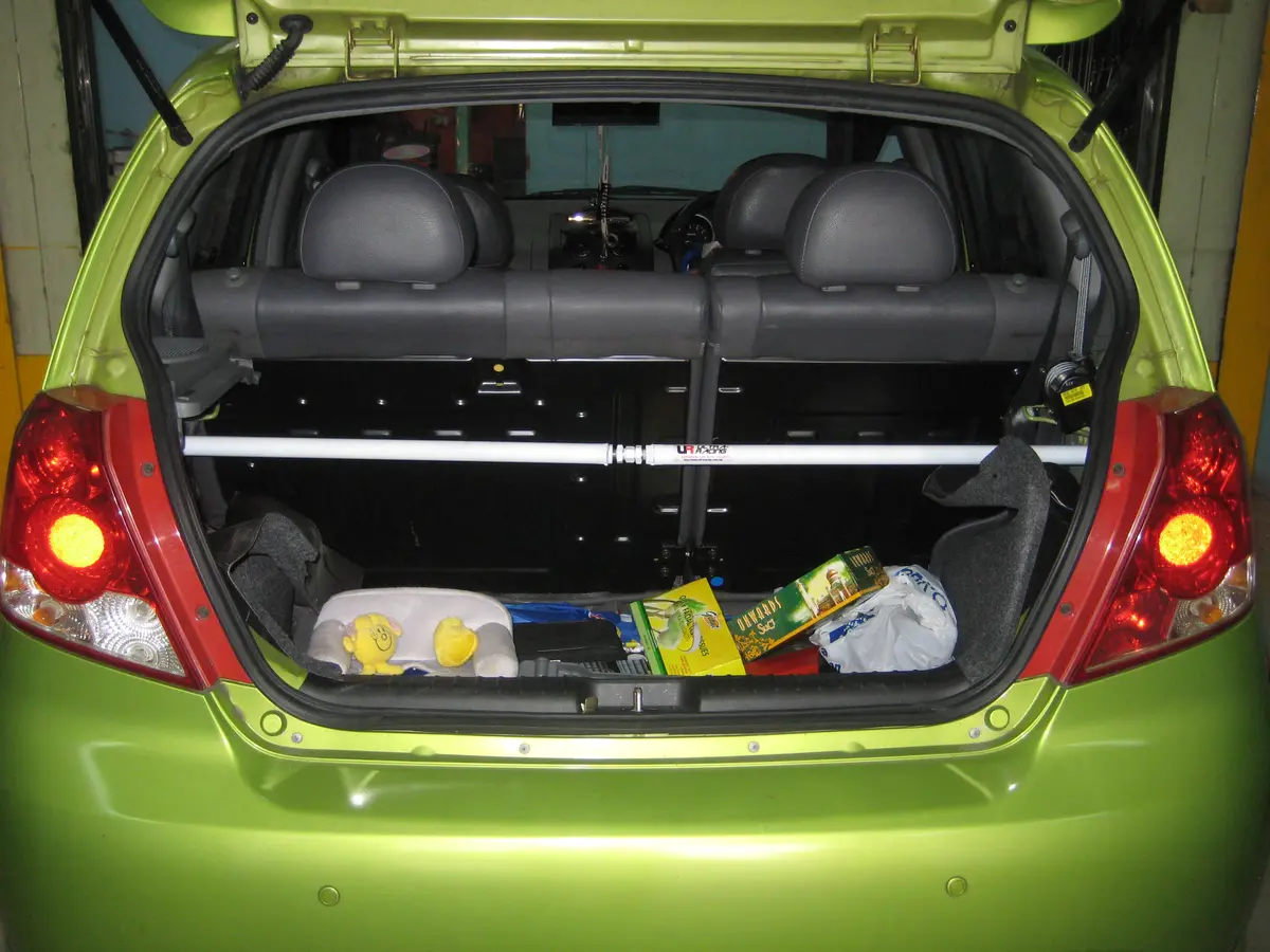 Chevrolet Aveo 4D 1.4 11+ Ultraracing Rear Upper Strutbar 1