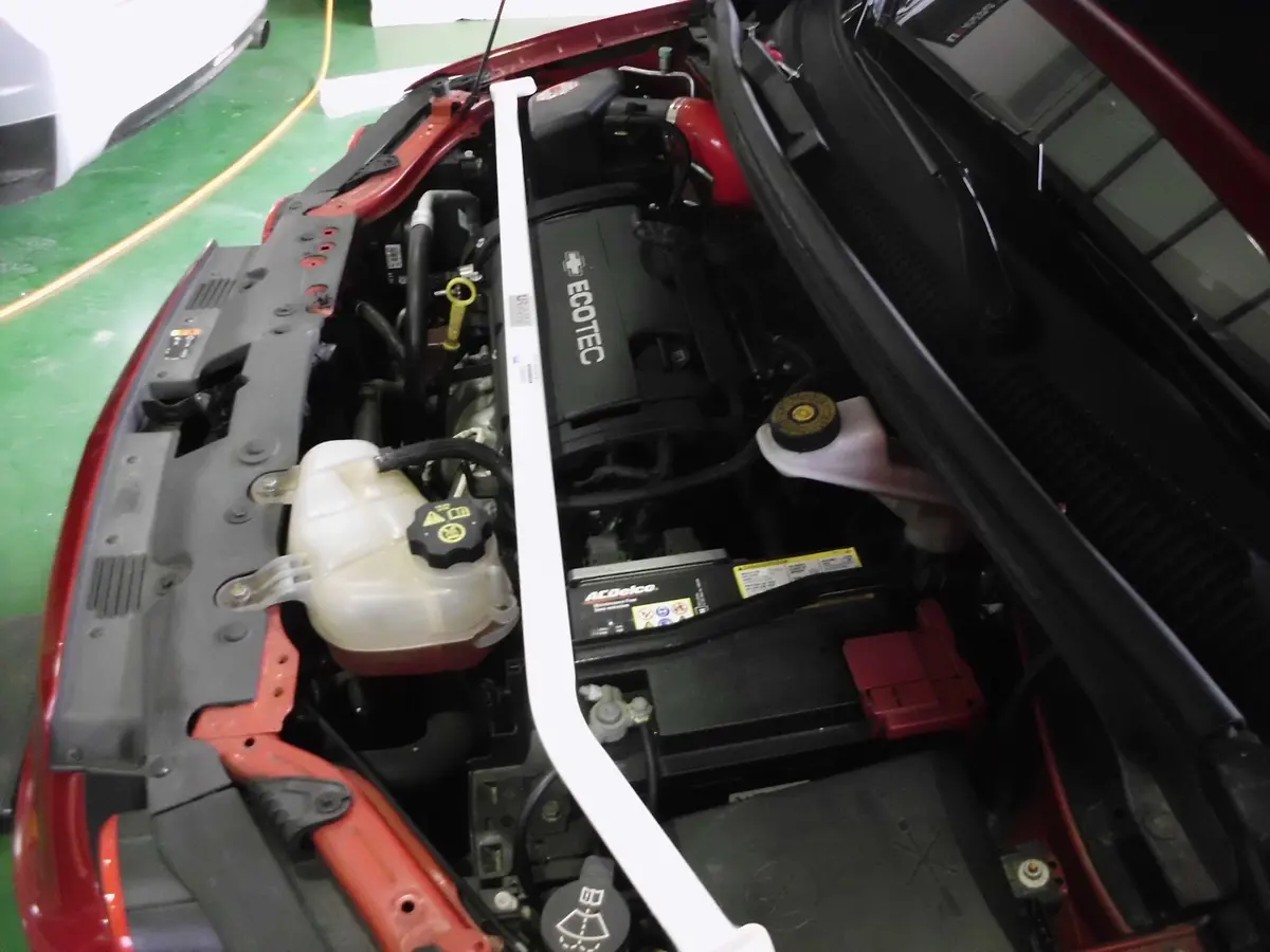 Chevrolet Aveo 1.4 11+ Ultraracing Front Upper Strutbar 1