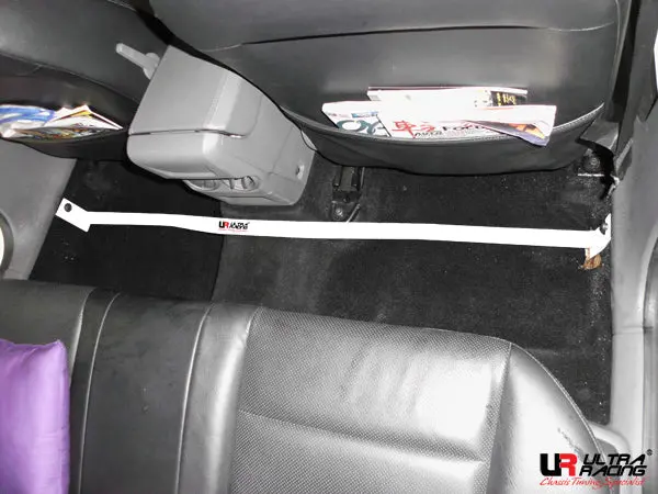 Ford Focus Mk2 1.8 Ultraracing 2-Point Roombar 2137 1