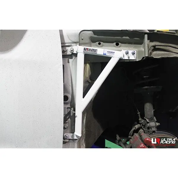 Hyundai Elantra 10+ Ultraracing 3-Point Fender Brackets 2198 1