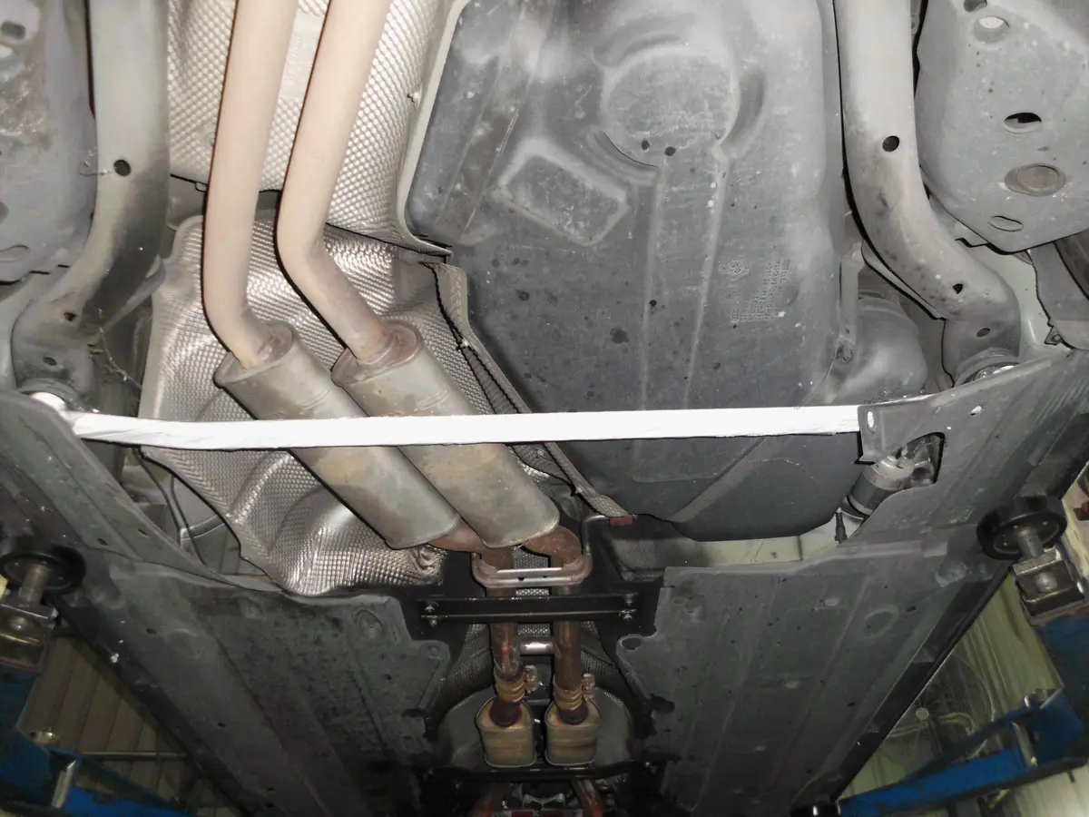 Audi A6 10+ 2.5T Ultraracing 2-Point Rear Lower Bar 2624 1