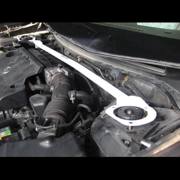 Nissan Murano 2Wd 02-06 Ultraracing 2P Front Upper Strutbar 1