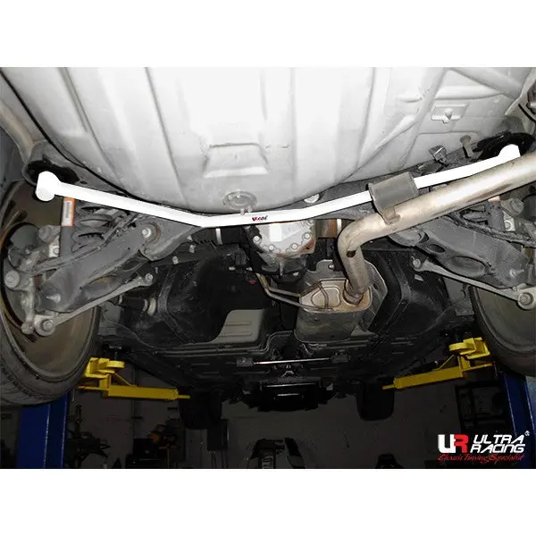 Chrysler 300C V6/V8 05-15 Ultraracing 2P Rear Lower Brace 1