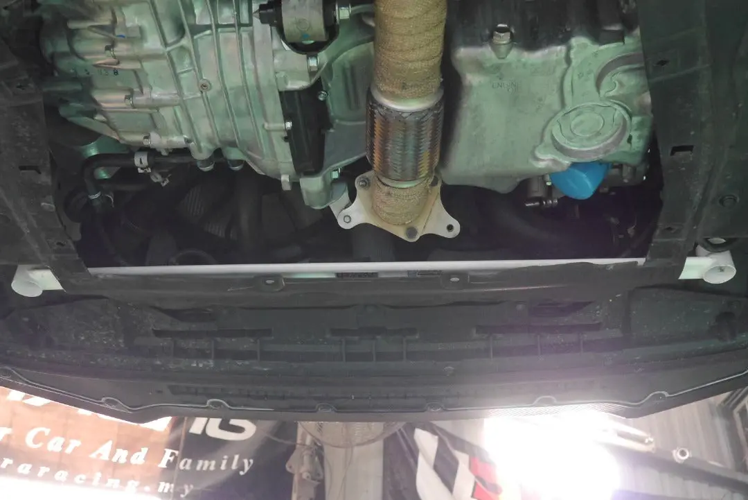 Honda Civic Type-R Fk8 17+ Ultra-R 2P Front Lower Bar 1