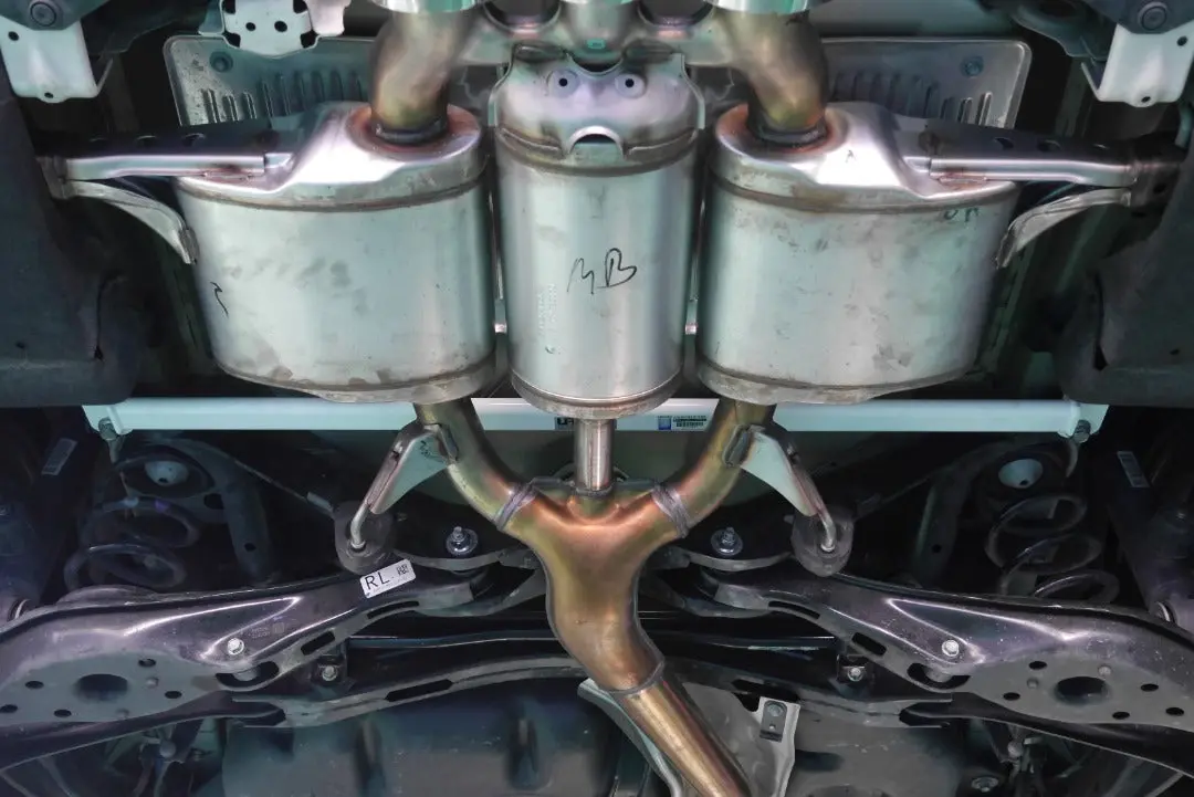 Honda Civic Type-R Fk8 17+ Ultra-R 2P Rear Lower Bar 1