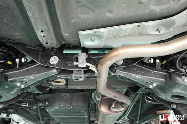 Toyota Alphard Ah30 Ultra Racing Rear Sway Bar 1
