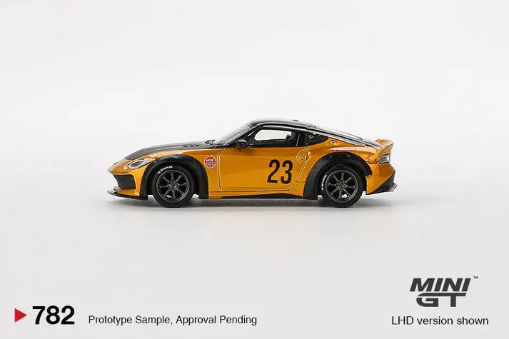 Mini Gt - 1/64 Nissan 400Z Gold 1
