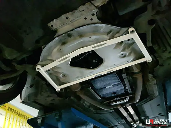 Bmw 6-Series E63 03-10 Ultraracing Front Lower Brace 1