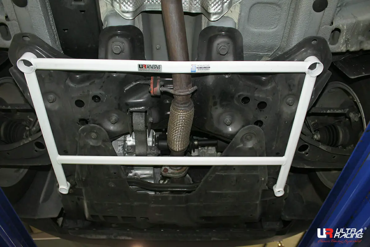 Fiat 500 07+ 09./1.4 Ultraracing 4-Point Front H-Brace 2433 1