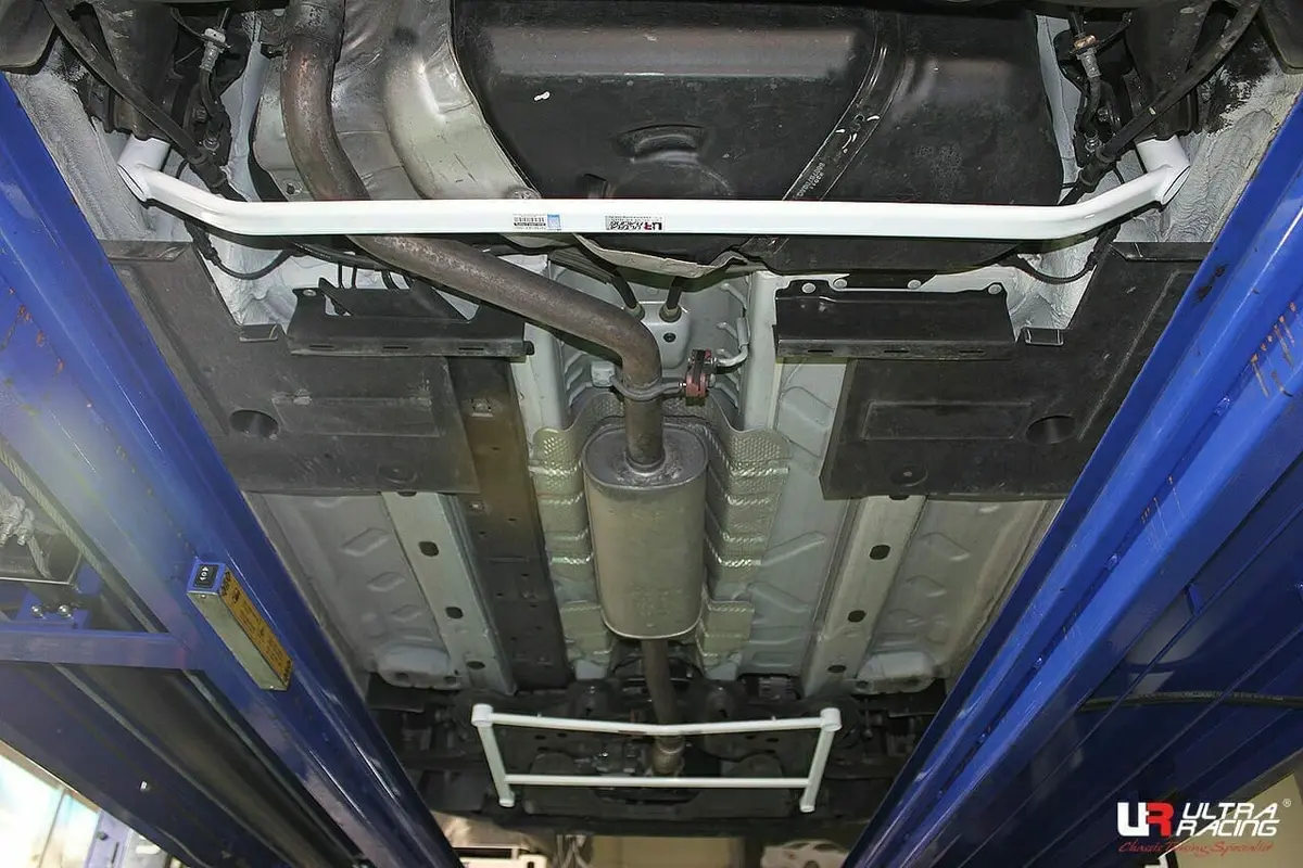 Fiat 500 07+ 09./1.4 Ultraracing 2-Point Rear Lower Tiebar 1